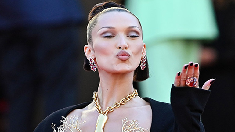 H Βella Hadid για την κατάθλιψη: H μητέρα και ο γιατρός μου ρωτούσαν πώς είμαι και, αντί να απαντήσω, έστελνα φωτογραφίες